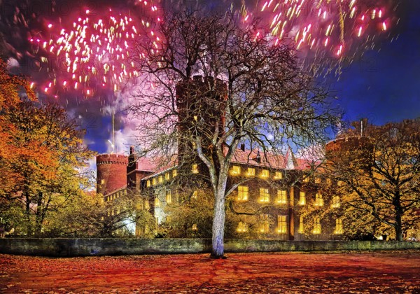 Big fireworks from the towers of Kurcölnischer Castle to Martin's procession in the evening, Old Town, Kempen, Lower Rhine, North Rhine-Westphalia, Germany