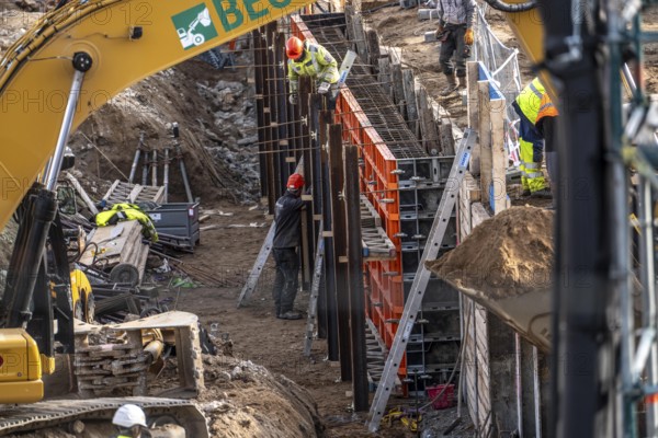 Construction site, dismantling, demolition of a large building, construction of retaining walls in the excavation pit, Düsseldorf, North Rhine-Westphalia, Germany