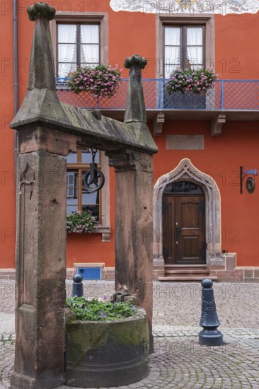 Former law firm, now Alsatian Museum, Haguenau, historical well in front of the Alsatian Museum, Hagenau, Alsace, France