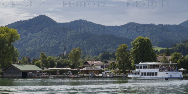 View of town, harbour with sightseeing boat, Tegernsee, Bad Wiessee, Upper Bavaria, Bavaria, Germany