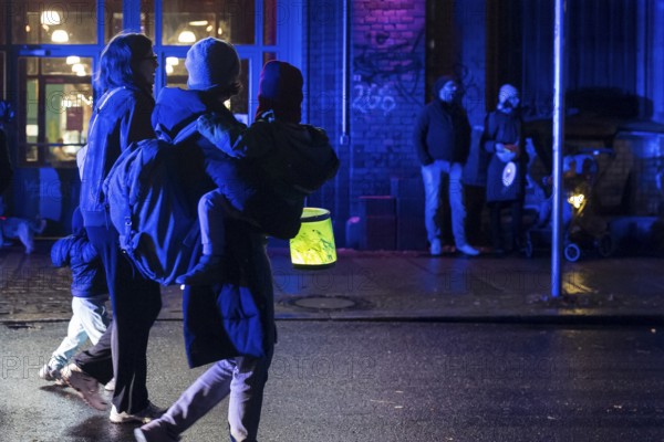 Participants at the lantern parade for Marting Day in Berlin Moabit on 11.11.2025