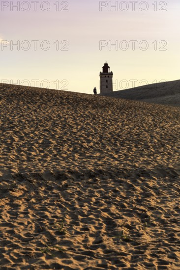 Rubjerg Knude lighthouse, walkers on hiking dune, evening mood in summer, Løkken, Lokken, Nordjylland, North Jutland, Denmark