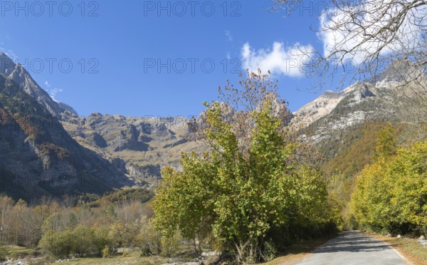 Pyrenees mountains peaks, Ordesa y Monte Perdido, National Park, Bielsa, Huesca province, Aragon, Spain