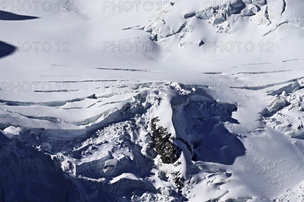 Detailed view of a glacier on a mountain, Dôme du Goûter, viewing platform, Aiguille du Midi mountain station, Chamonix-Mont-Blanc, Haute-Savoie, France