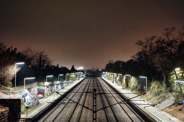 Night view, bus stop, train station, platform, abandoned, Sommerrain, Stuttgart, Baden-Württemberg, Germany