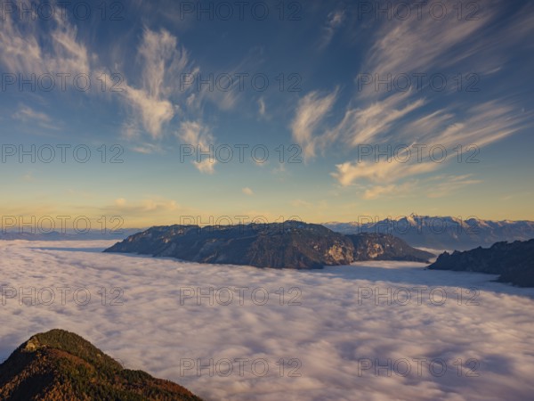 Feather clouds over the Berchtesgaden Alps, fog in the valley, Hochstaufen, Chiemgau Alps, Upper Bavaria, Bavaria, Germany