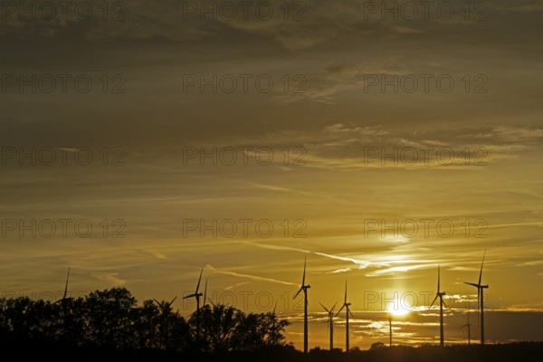 Sunset, wind power plants, sunset, Südergellersen, Samtgemeinde Gellersen, Lower Saxony, Germany