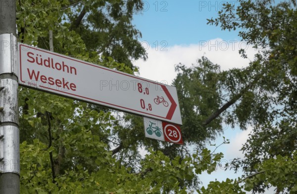 Bicycle hub, bicycle path sign, Münsterland, North Rhine-Westphalia, Germany