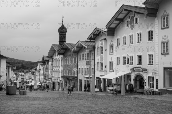 Gabelhäuser mit Lüftlmalerei in der Marktstraße, pedestrian zone, Altstadt, Bad Tölz, Upper Bavaria, Bavaria, Germany