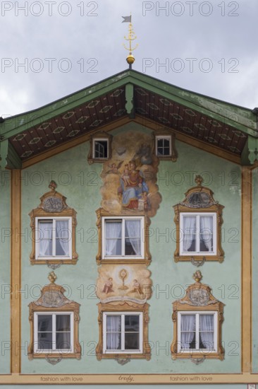 Gabelhaus mit Lüftlmalerei, façade, Marktstraße, pedestrian zone, old town, Bad Tölz, Upper Bavaria, Bavaria, Germany