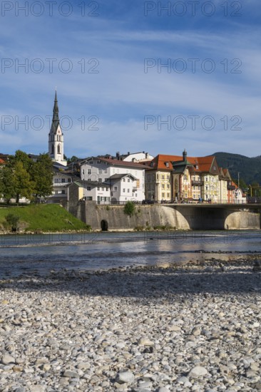 Old town with church of St. Mariä Himmelfahrt, river Isar, Bad Tölz, Upper Bavaria, Bavaria, Germany