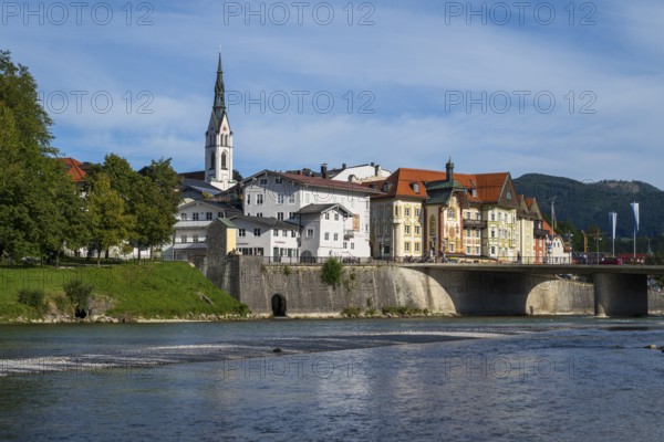 Old town with church of St. Mariä Himmelfahrt, river Isar, Bad Tölz, Upper Bavaria, Bavaria, Germany