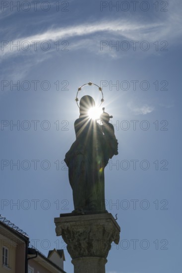 Marienstatue am Marienbrunnen, Sonnenstern, Bad Tölz, Upper Bavaria, Bavaria, Germany
