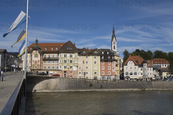 River Isar, Old Town with Church of St. Mariä Himmelfahrt, Bad Tölz, Upper Bavaria, Bavaria, Germany