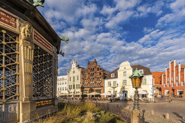 Wismarer Wasserkunst and the Alter Schwede and Reuterhaus restaurants on the market square in the old town, Hanseatic City of Wismar, Mecklenburg-Western Pomerania, Germany