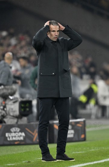 Coach coach Robin Van Persie Feyenoord Rotterdam on the sidelines gesture horrified Europa League, MHPArena, MHP Arena Stuttgart, Baden-Württemberg, Germany