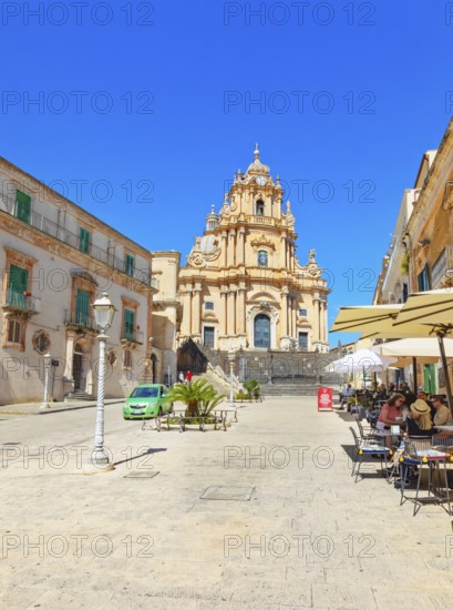 Tourists sitting in local restaurants in the main square, Ragusa Ibla, Ragusa province, Sicily, Italy