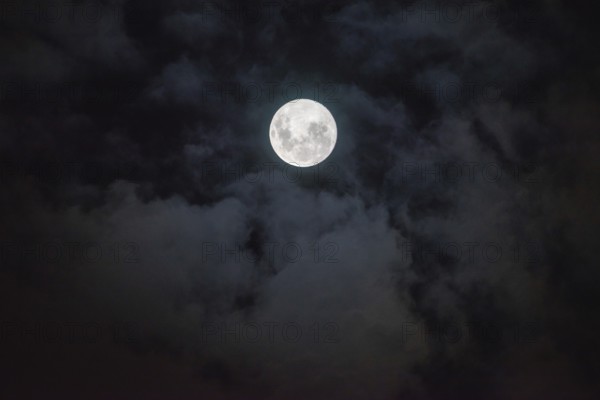 Full moon with light clouds, photo from 5.11.25, a supermoon, Buenos Aires, Argentina