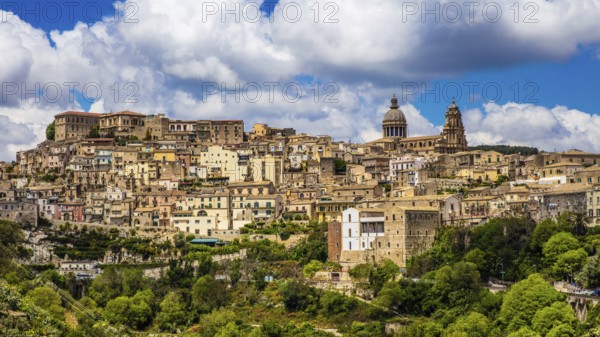 Panorama, mixture of houses, Baroque city of Ragusa, Sicily, Ragusa, Sicily, Italy