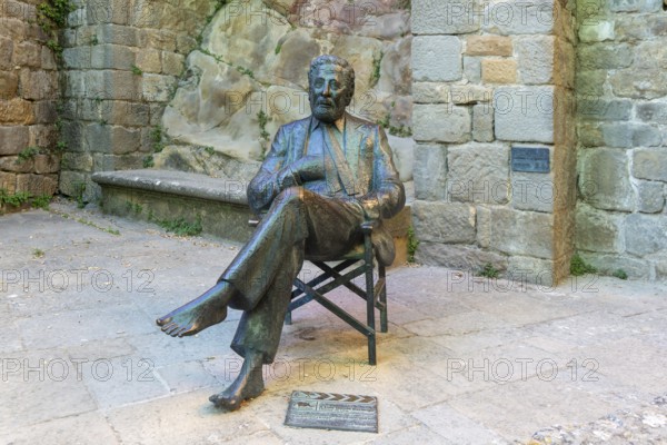 Bronze sculpture Luis Garcia Berlanga (1921-2010) film director, Sos del Rey Catolico, Aragon, Spain, by José Luis Fernández 2009