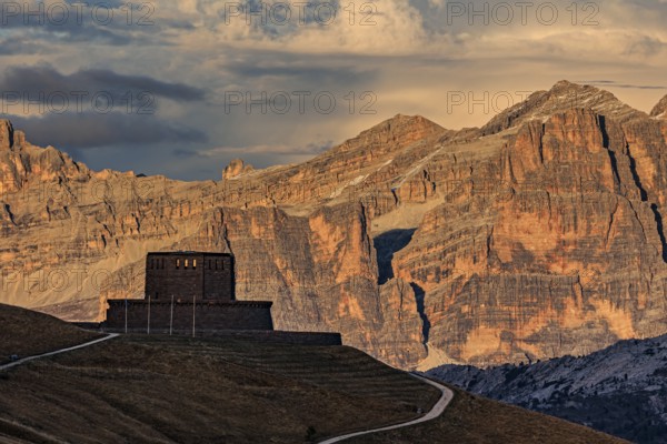 War memorial, military cemetery, evening light, mountains, cloudy, Pordoi Pass, behind Tofana Group, Dolomites, Italy