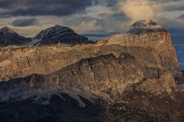 Steep mountains, mountain range, evening light, cloudy, autumn, Pordoi Pass, view of Tofana Group, Dolomites, Italy