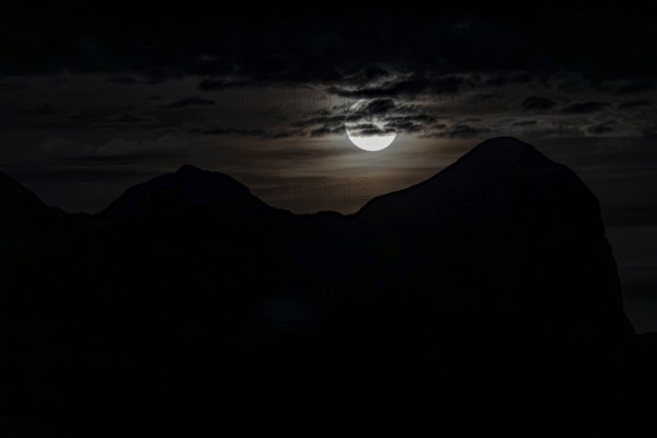 Moon, moonrise, full moon, Tofana Group, Dolomites, Italy