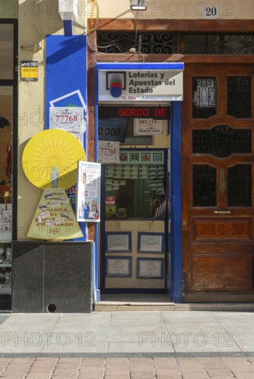 Lottery kiosk selling tickets, Loterias y Apuestas del Estado, Calle de Alfonso I, Zaragoza, Aragon, Spain