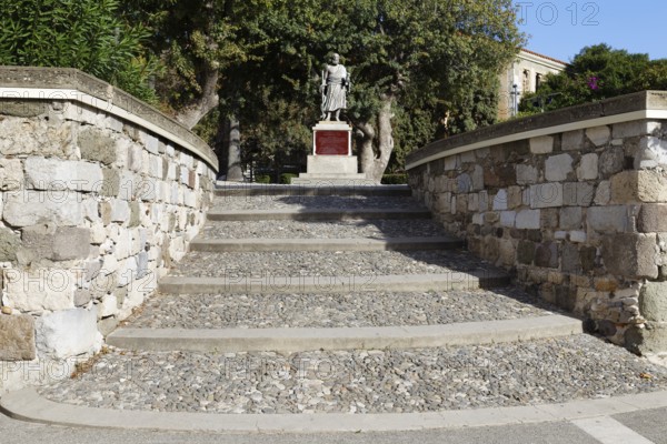 Monument, statue, Hippocrates also Hippocrates of Kos, famous ancient doctor, father of modern medicine, 460-370 BC Rise to Neratzia Fortress, Old Town, City of Kos, Kos Island, Dodecanese Islands, Greece