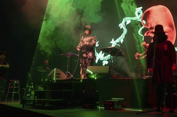 Erykah Badu, singer, USA, soul, hip-hop, R&B, The Return Of Automatic Slim World Tour 2025, live at the Uber Eats Music Hall, Berlin, 04.11.2025 < english> Erykah Badu, singer, hip-hop, live at the Uber Eats Music Hall, November 4th, 2025