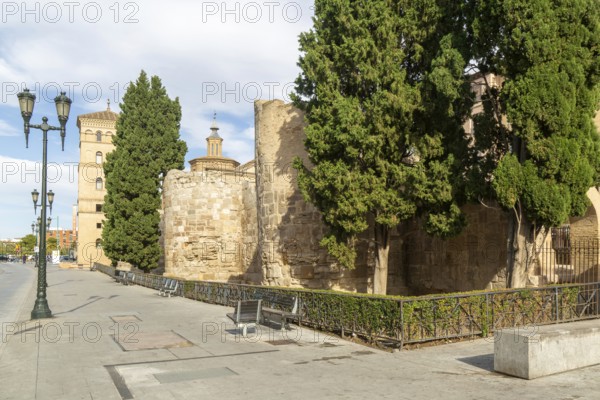 Roman walls, Murallas Romanas, Zaragoza, Aragon, Spain, Europe with tower Torreon de la Zuda