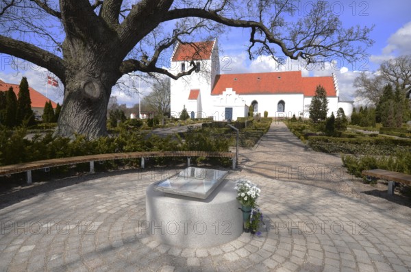 The grave of the love couple Danish circus artist Elvira Madigan or Hedvig Jensen and Swedish officer Lieutenant Sixten Sparre at Landets Cemetery, Tåsinge Island, Funen, Denmark, Scandinavia