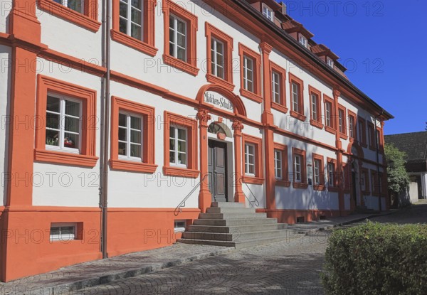 Historic building in the city center, built in 1736 as the Bauersche Doppelkanonikatshaus, city of Spalt, Roth district, Middle Franconia, Germany