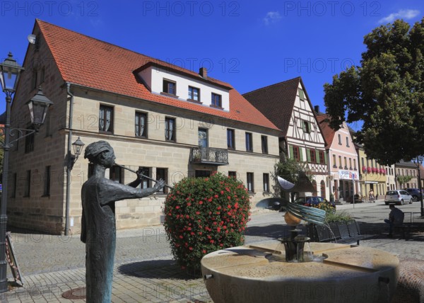 Half-timbered houses and fountain figure flute player, on Rathausplatz, city of Heideck in the district of Roth, Middle Franconia, Bavaria, Germany