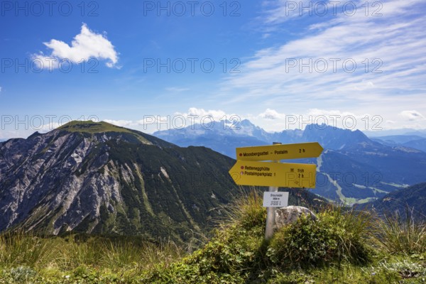 Signpost on Braunedlkogel with view to Gamsfeld, Postalm, Osterhorn Group, Salzkammergut, State of Salzburg, Austria