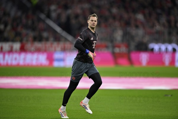 Warm-up training goalkeeper Manuel Neuer FC Bayern Munich FCB (01) Allianz Arena, Munich, Bayern, Germany