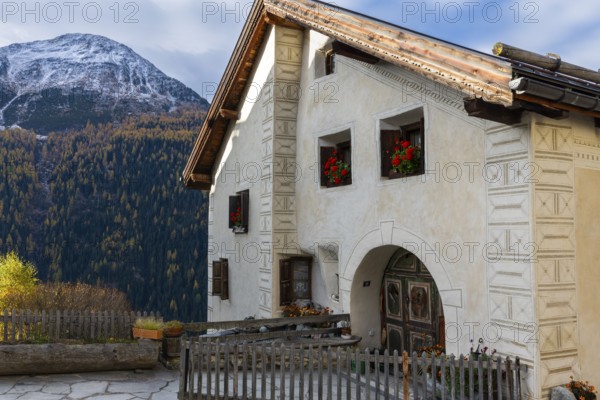Engadin house in front of mountain peaks, historic houses, Guarda, Engadin, Graubünden, Switzerland