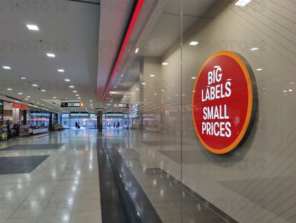Interior view of empty shopping center, empty shop, Stadtgalerie, Witten, North Rhine-Westphalia, Germany