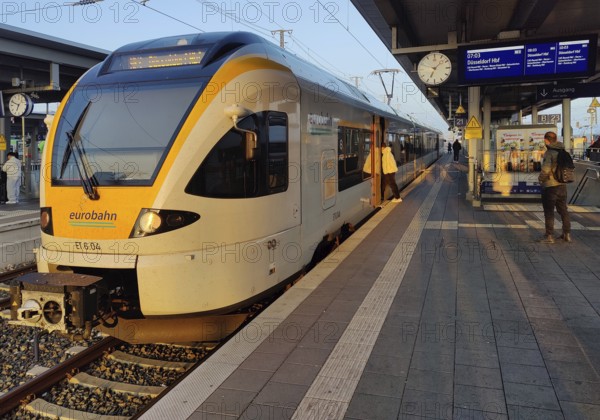 Central station with Eurobahn commuter train early in the morning, Dortmund, Ruhr area, North Rhine-Westphalia, Germany