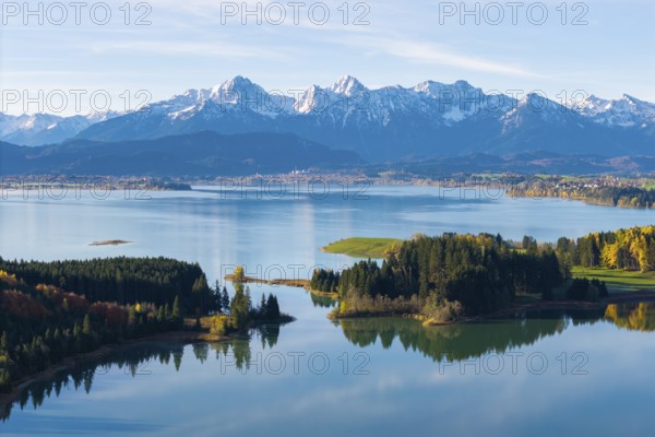 Nature picture with mountains, a quiet lake and clear reflections, Illasbergsee, Forggensee, near Roßhaupten, Ostallgäu, Allgäu, Swabia, Bavaria, Germany