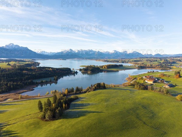 Panoramic view of meadows, a lake and mountain peaks in the distance, Illasbergsee, Forggensee, near Roßhaupten, Ostallgäu, Allgäu, Swabia, Bavaria, Germany