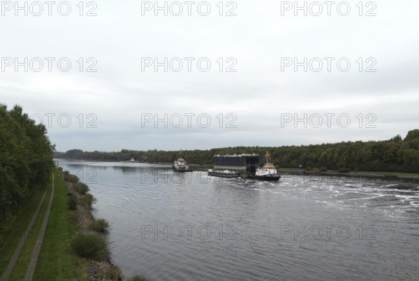 Tugboats bring a lock gate through the Kiel Canal, NOK, Kiel Canal, Kiel Canal, Schleswig-Holstein, Germany