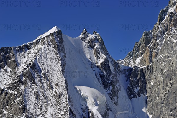Snow-covered Aiguille Blanche de Peuterey, Pointe Helbronner viewing terrace, Chamonix-Mont-Blanc, Haute-Savoie, Italian watershed, France