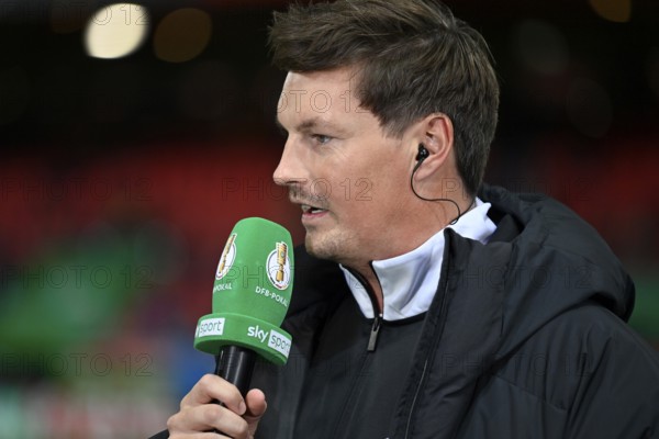 Microphone Mikro Logo SKY interview with trainer coach Merlin Polzin Hamburger SV HSV portrait DFB-Pokal, Voith-Arena, Heidenheim, Baden-Württemberg, Germany