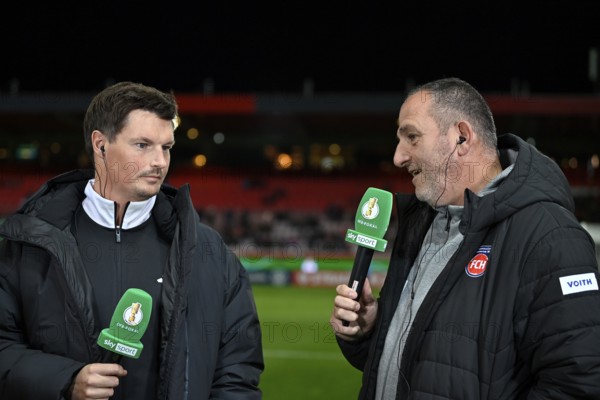 Coach coach Frank Schmidt 1. FC Heidenheim 1846 FCH portrait in interview microphone micro logo SKY with coach coach Merlin Polzin Hamburger SV HSV DFB-Pokal, Voith-Arena, Heidenheim, Baden-Württemberg, Germany
