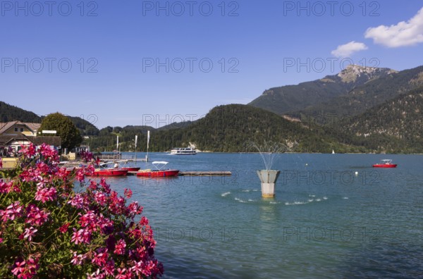 Lakeside promenade in Sankt Gilgen, Wolfgangsee, Salzkammergut, Salzburg, Austria