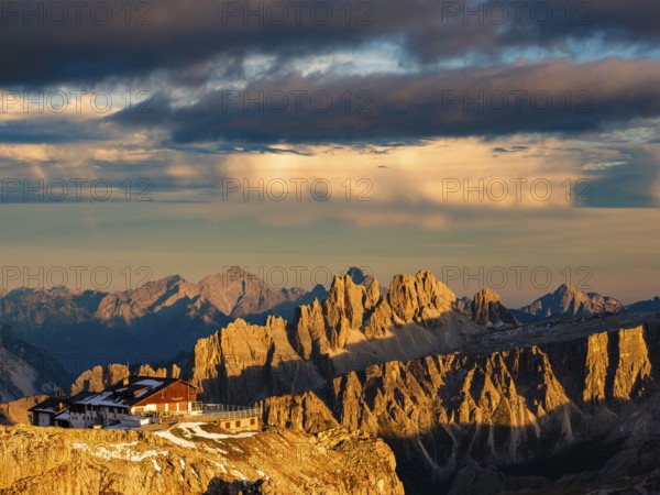 Alpenglühen, Rifugio Lagazuoi and rugged Dolomite peaks in the evening light, Dolomites, Alps, Belluno province, Veneto, Italy