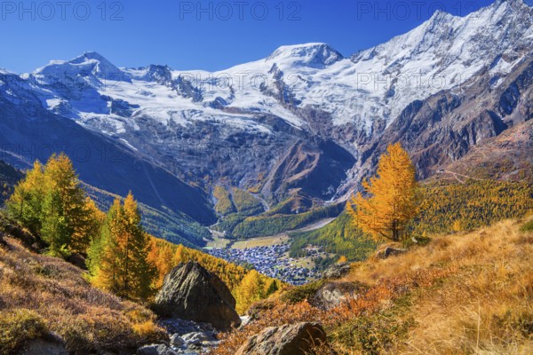 View from Kreuzboden to Saas-Fee with Alalin 4027m and Alphubel 4206m in autumn, Saas-Grund, Saasertal, Valais, Switzerland