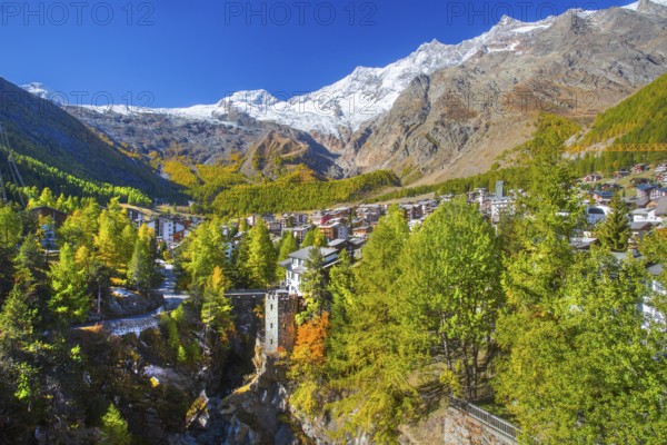City overview with Allalin 4027 m, Alphubel 420 6 m and Mischabel group 4545 m in autumn, Saas-Fee, Saasertal, Valais, Switzerland