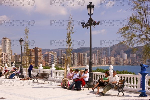 View from Balcon del Mediterraneo, viewing platform, tourists, Benidorm, Valencia (region), Costa Blanca, Spain